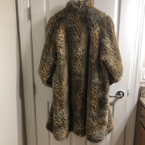 Authentic Saint John Plush Winter Coat - Picture 2 of 7